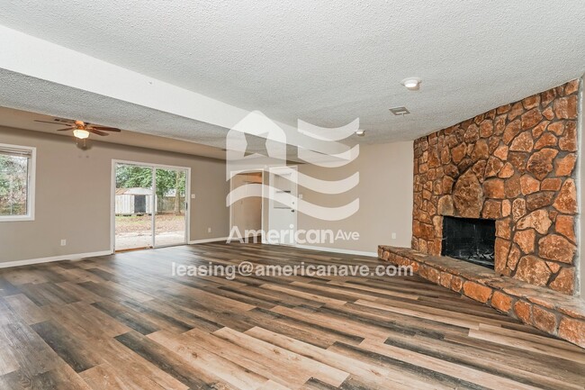 Foto del edificio - 608 Clemson Dr
