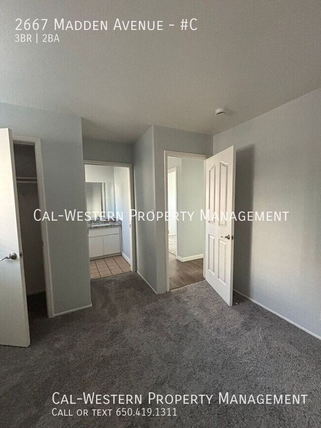 Building Photo - 3 Bedroom/2 Bath 1st floor Apartment Home ...