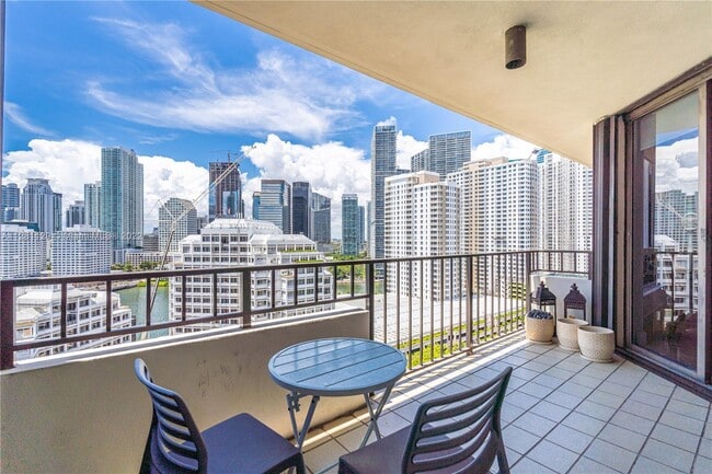 Building Photo - 520 Brickell Key Dr