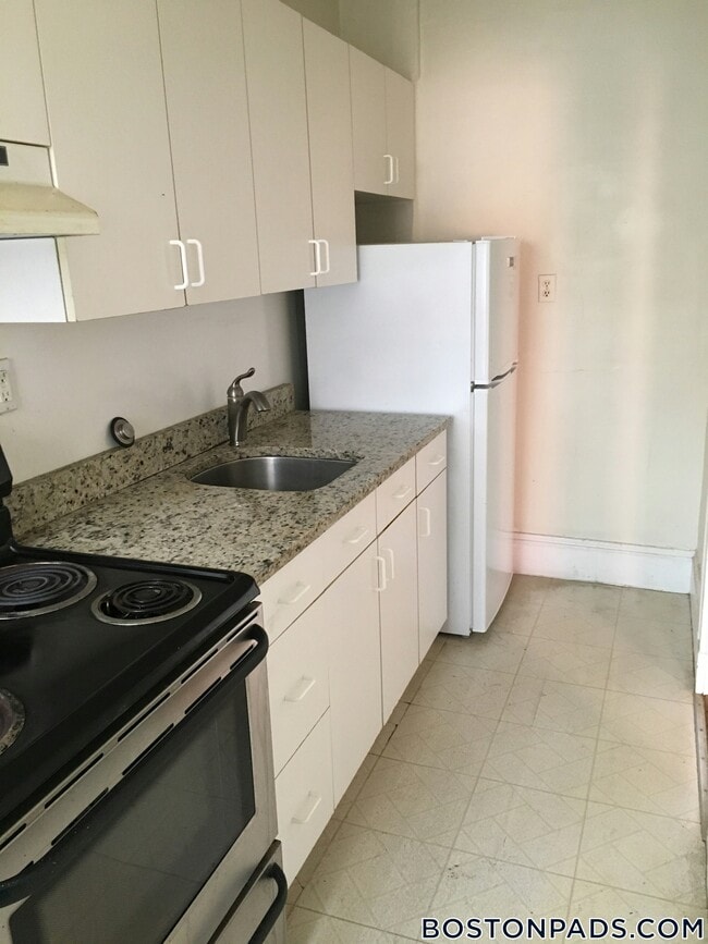 Building Photo - 208 Winthrop Rd