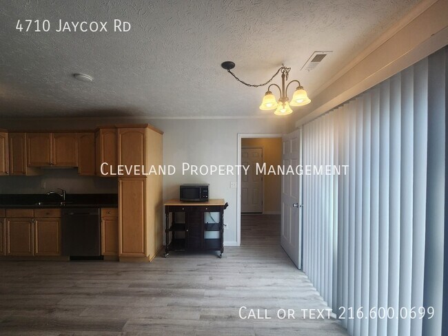 Foto del edificio - 4710 Jaycox Rd