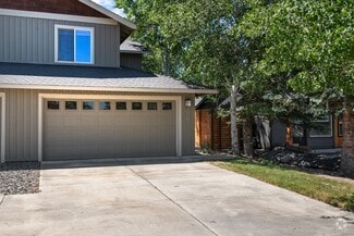 Building Photo - 810 NE Oak Pl