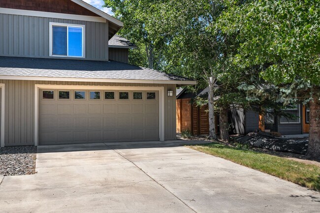Foto del edificio - Newly updated townhome in beautiful Redmon...