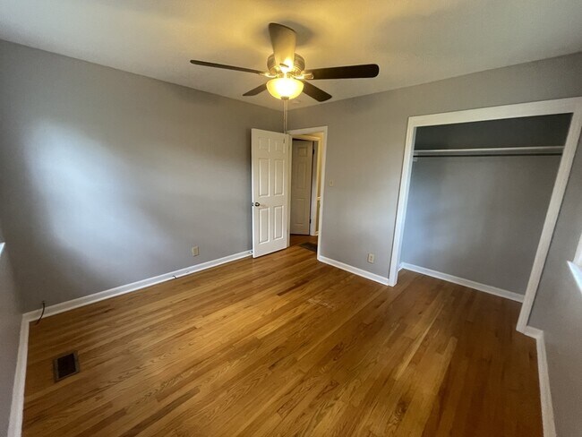 Foto del edificio - 3309 Kavanaugh Cir NW