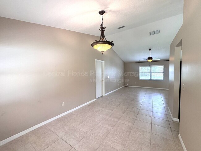 Building Photo - 5130 Sun Palm Dr