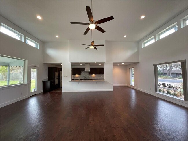 Foto del edificio - 2117 Barton Hills Dr