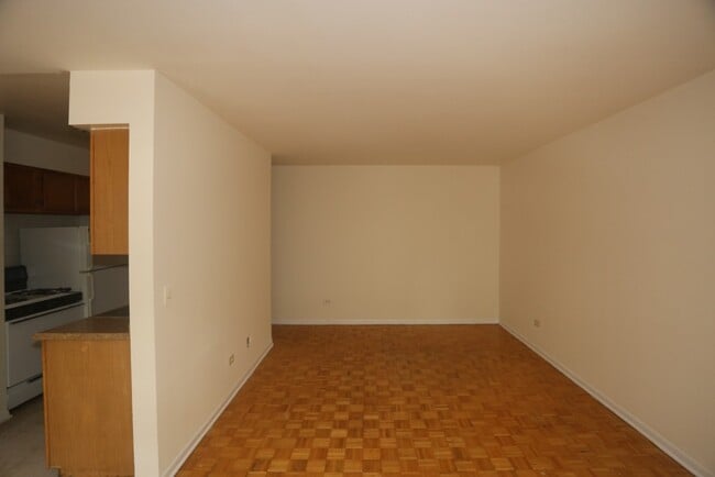Foto del edificio - 513 W Briar Pl