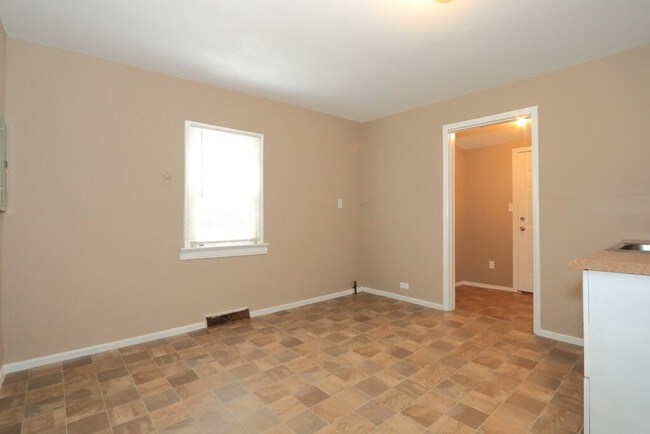 Building Photo - 3204 Suncrest Ave