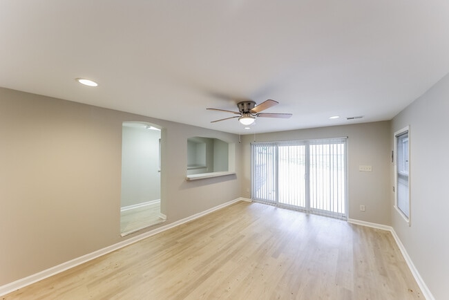 Building Photo - Cute 3 Bedroom