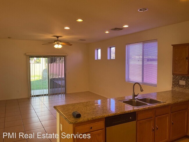 Building Photo - 3 br, 2 bath House - 2646 E Grandview Rd