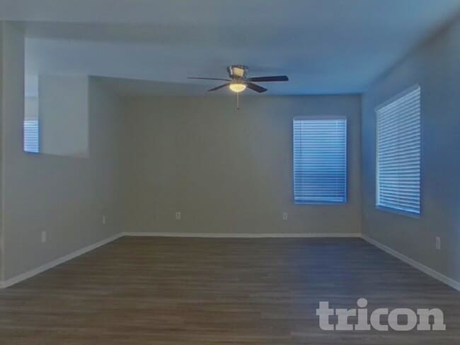 Foto del edificio - 11218 W Elm Ln