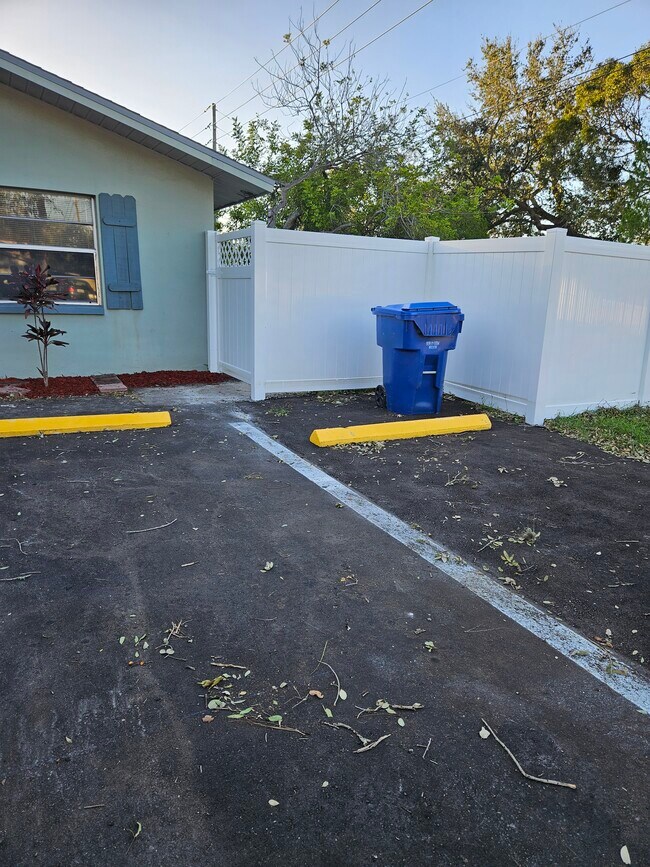 Entrance to back yard - 802 Lake Palms Dr