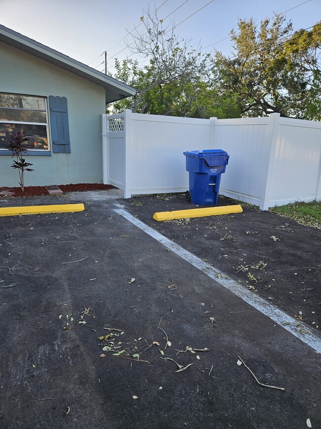 Entrance to back yard - 802 Lake Palms Dr
