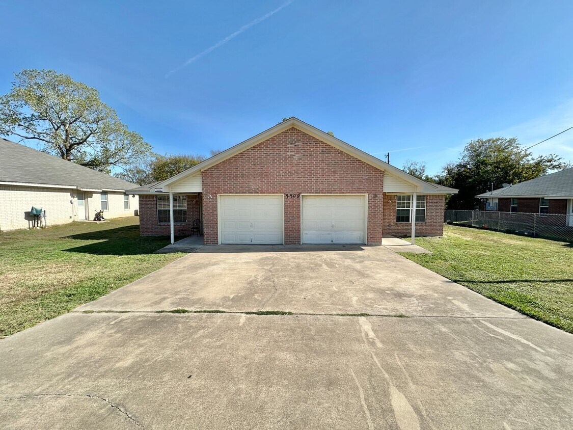 Primary Photo - 2209 Indian Trail