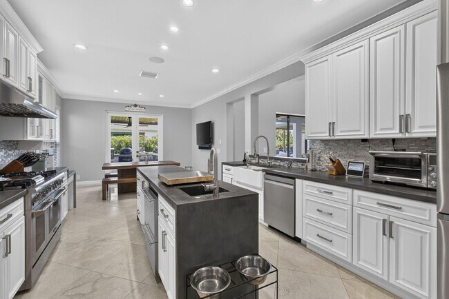Foto del edificio - 17394 Orange Blvd