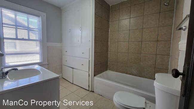 Building Photo - 3 br, 1 bath House - 513 W. Fairview Ave