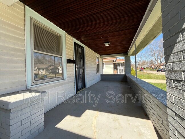 Building Photo - 4920 Hillside Ave