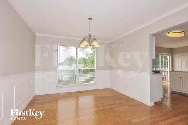 Foto del edificio - 124 Royallsprings Pkwy