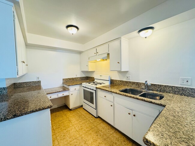 Building Photo - 2340 W Greenacre Ave