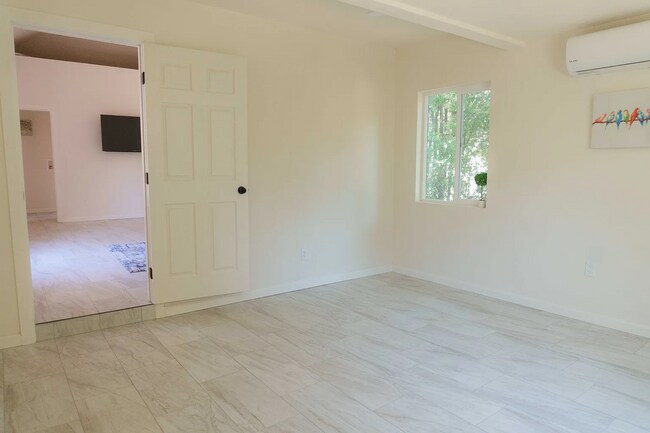 Building Photo - 172 Pixley Ave