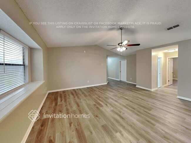 Foto del edificio - 7940 Evening Flower Ln