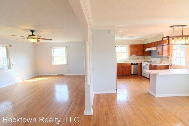 Building Photo - 5 br, 3 bath House - 425 Eastover Drive