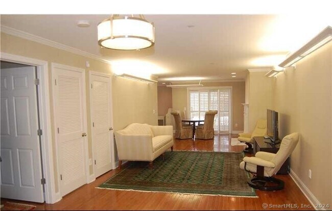 Foto del edificio - 51 Forest Ave