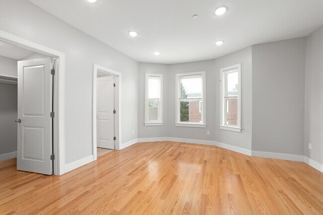 Building Photo - 146 Boston St