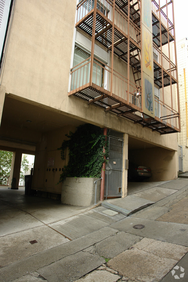 Building Photo - 55 Genoa