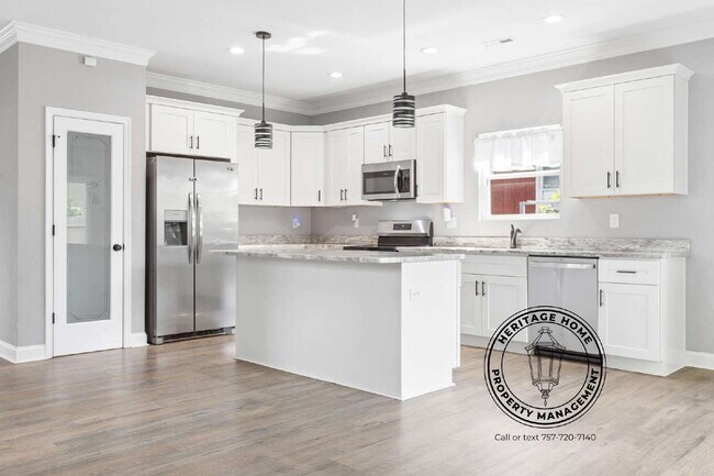Foto del edificio - Charming 3-Bed Haven with 2.5 Baths in the Heart of Hampton!