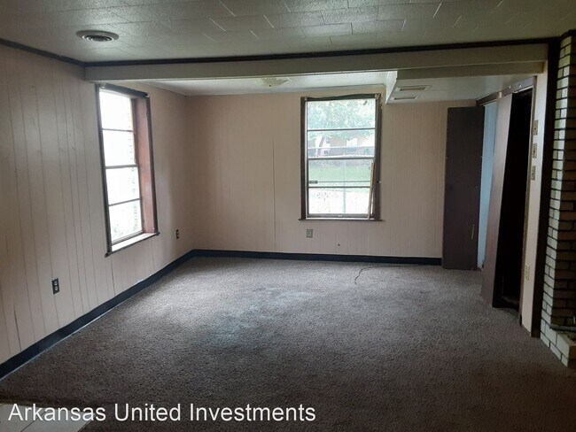 Building Photo - 4 br, 3 bath House - 4605 School St.