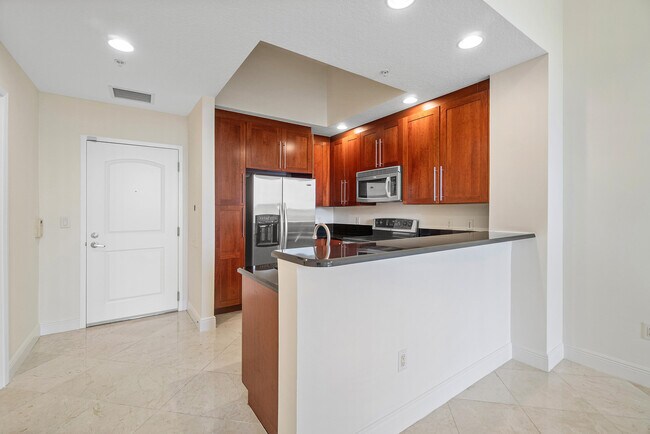 Building Photo - 701 S Olive Ave