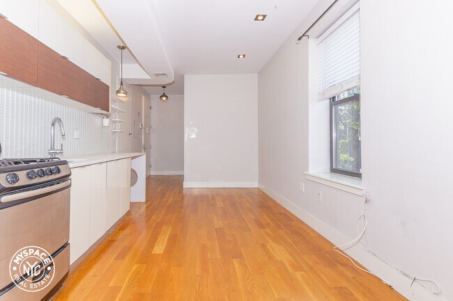 Foto del edificio - 64 St James Pl