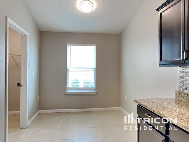 Building Photo - 3213 Hidden Meadows Ct
