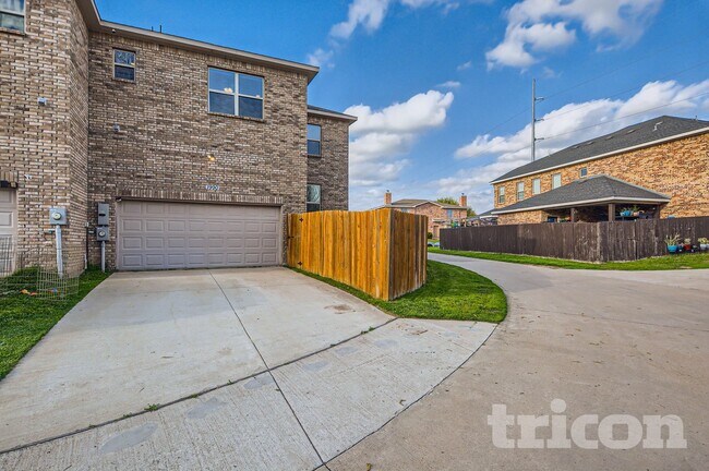 Foto del edificio - 1990 Timber Oaks Dr