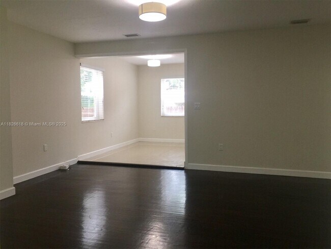 Foto del edificio - 1155 NE 119th St