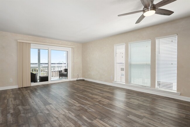 Building Photo - 500 Tiki Dr