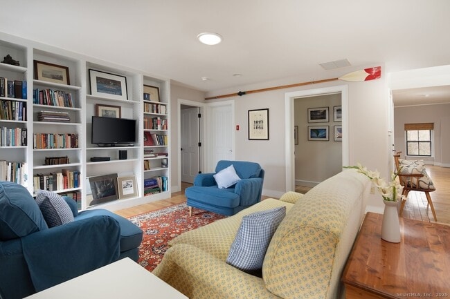 Foto del edificio - 31 Sharon Rd