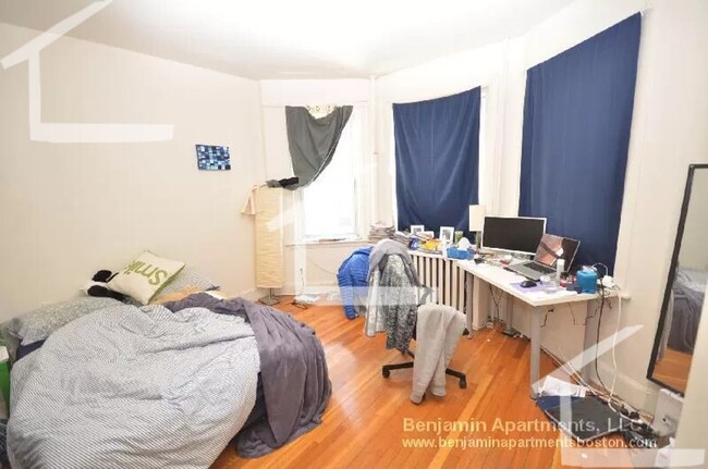 Foto del edificio - Great 2 bedroom and 2 Bath On the Green Line