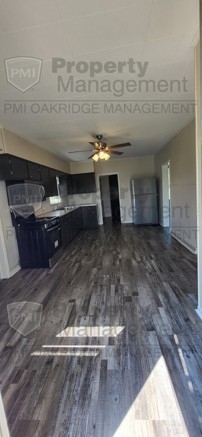 Building Photo - Country 3 Bedroom Apartment with Detached Garage