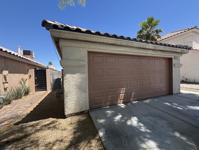 Building Photo - 4156 Abrams Ave