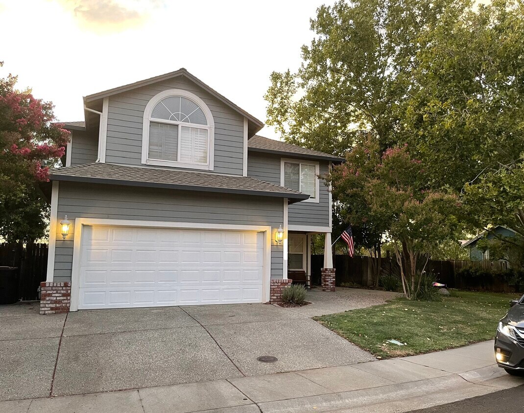 Foto principal - 1121 Mesquite Dr