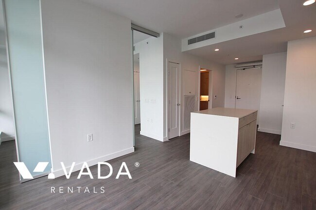 Photo du bâtiment - Lumina Starling 1 BR APT Rental 803-2351 Beta Ave Burnaby: VADA