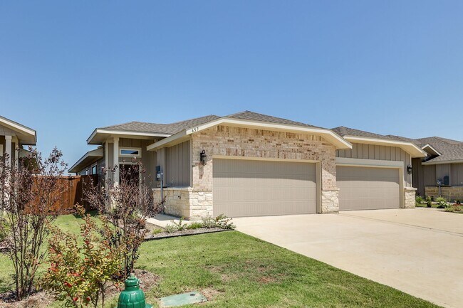 Building Photo - 657 Blackland dr