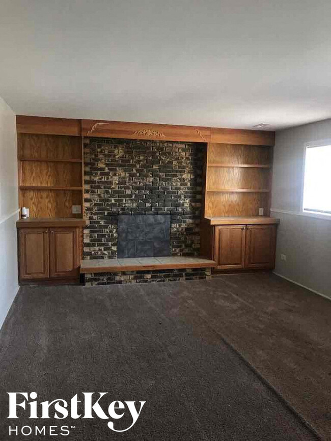 Building Photo - 6320 Streamwood Ln
