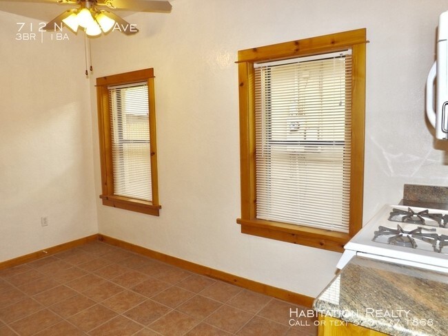 Building Photo - Beautiful 3 Bedroom in Historic Dunbar-Spring