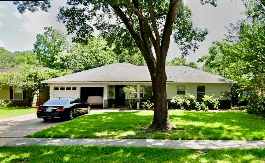 Primary Photo - 809 Woodstock St