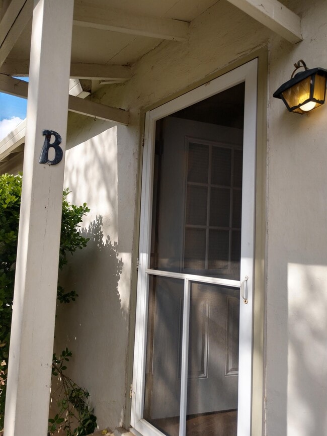 Building Photo - 1372 Vallombrosa Ave
