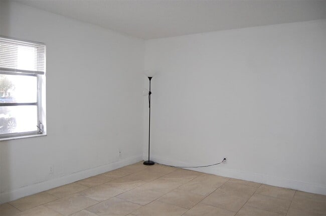 Foto del edificio - 622 NW 13th St