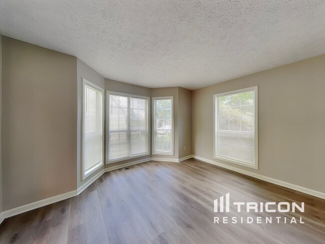Building Photo - 1675 Summit Tree Terrace